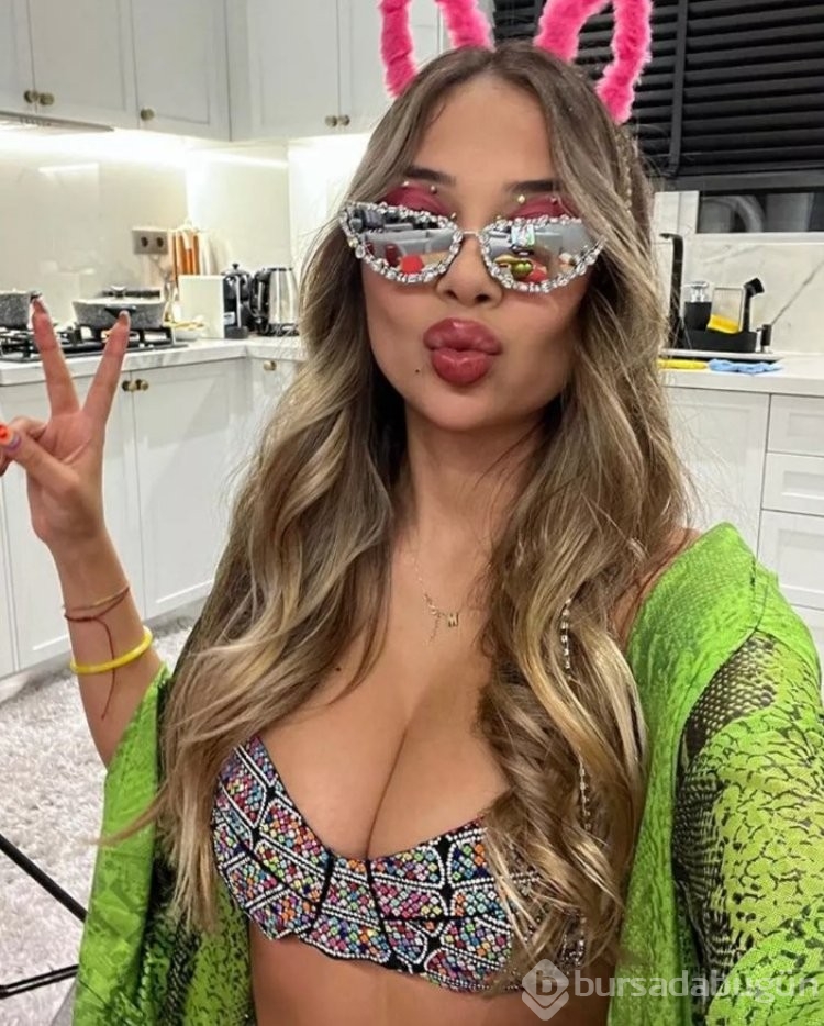 Merve Taşkın dekolteli pozlarına yenisini ekledi
