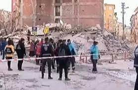 Malatya'da bina çöktü