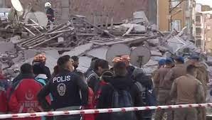 Malatya'da bina çöktü