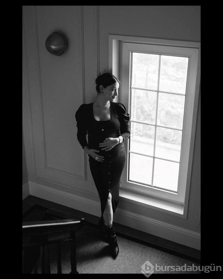 Hazal Kaya kızı Süreyya'yı ilk defa paylaştı

