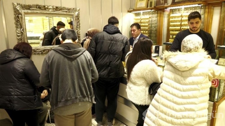 "Yastık altı"nda Saklamak yerine kollarına takmaya başladılar! Deprem korkusu