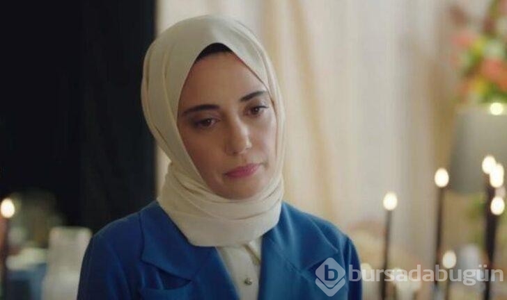 Kızılcık Şerbetinde oynayan Ceren Karakoç'un mini elbisesi olay oldu!