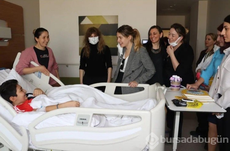 'Yasak Elma' oyuncuları depremzede çocukları ziyaret etti