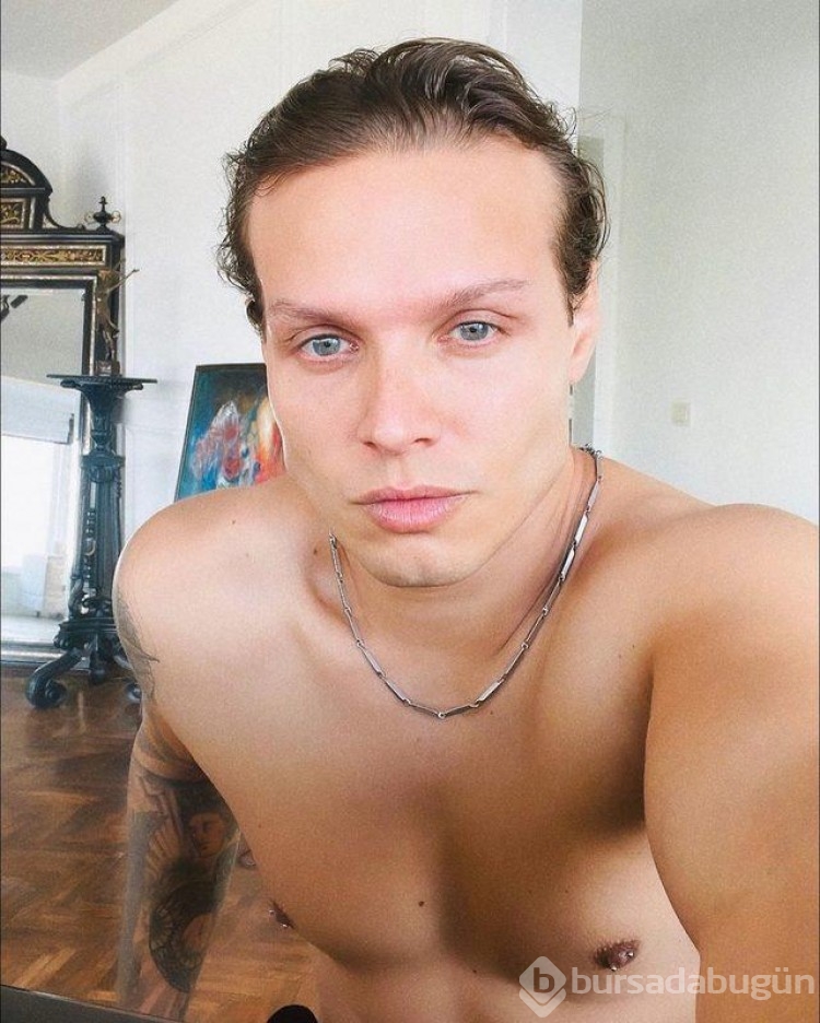 Survivor sunucusu Murat Ceylan'dan üstsüz poz! 