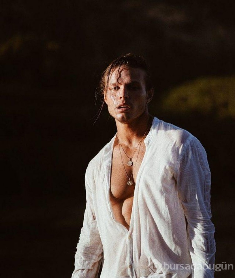 Survivor sunucusu Murat Ceylan'dan üstsüz poz! 