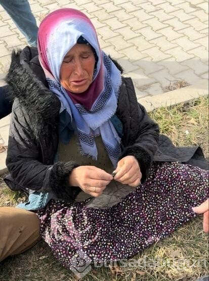 Enkazdaki altınları bulunan kadın Sevinçten bayıldı

