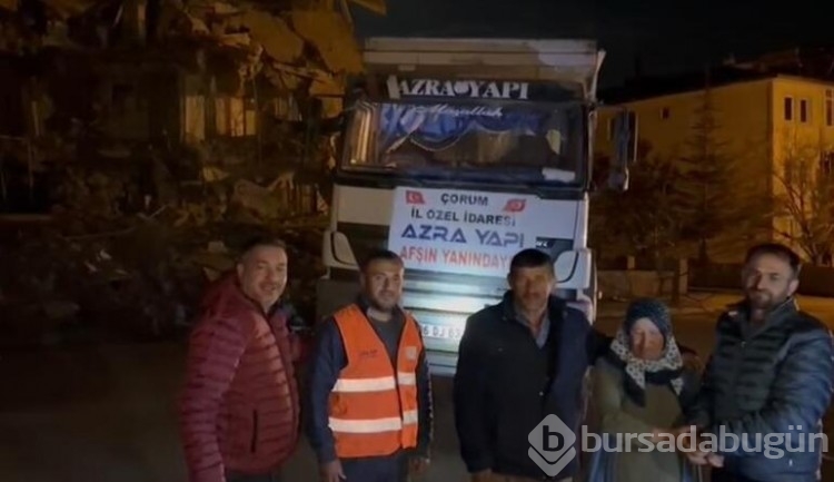 Enkazdaki altınları bulunan kadın Sevinçten bayıldı
