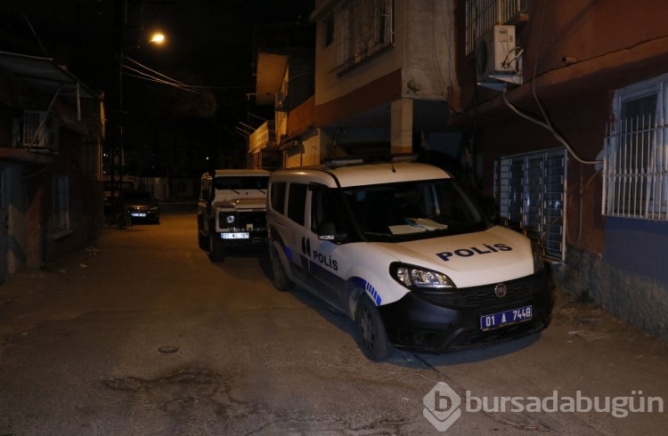 Evinde yatarken ağzından vuruldu