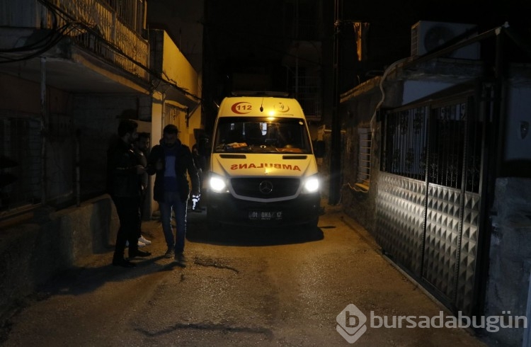 Evinde yatarken ağzından vuruldu