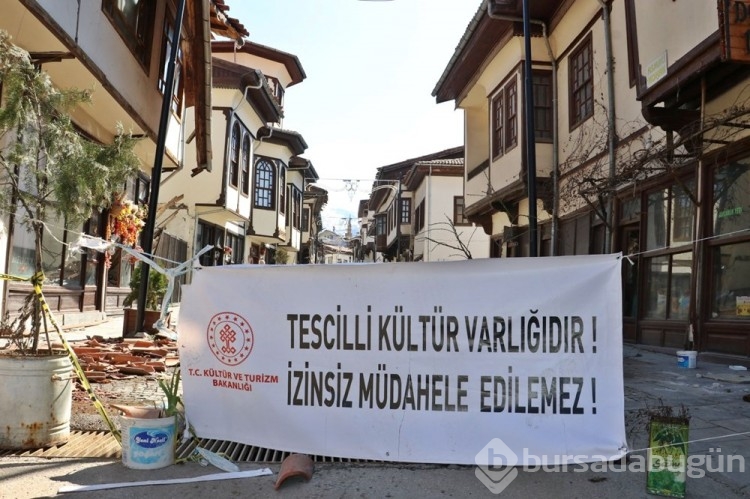 Depremde hasar gören 'Lezzet Sokağı' araç trafiğine kapatıldı
