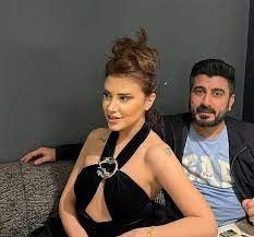 Evli fenomenle birlikte olduğunu duyurdu!