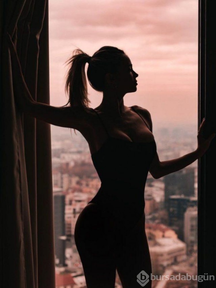İtalyan spor spikeri Diletta Leotta dekoltesiyle büyüledi