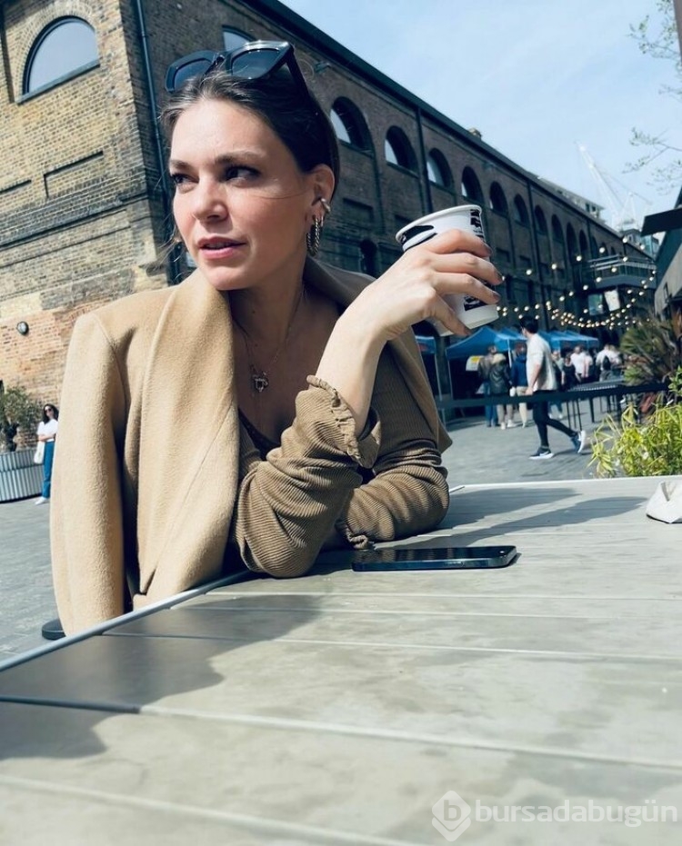 Güzel oyuncu Aslı Enver İngiltere'de doğuracak
