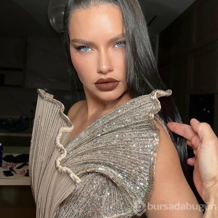 Adriana Lima eski haline geri döndü
