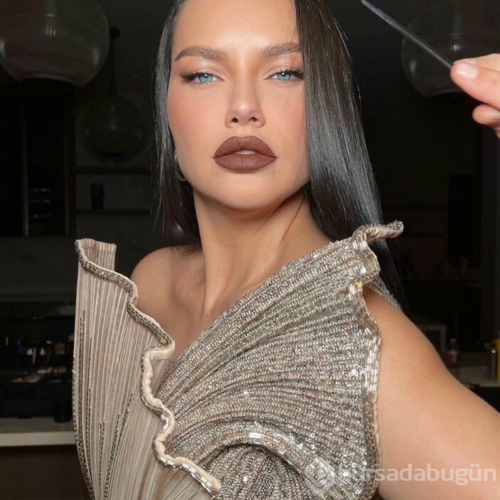 Adriana Lima eski haline geri döndü
