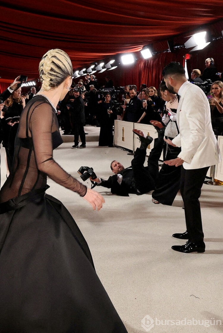 Lady Gaga'yı gören Oscar fotoğrafçısı yere düştü
