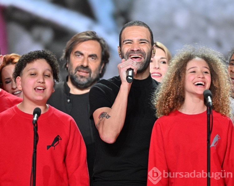 Paris'te depremzedeler için konser verildi
