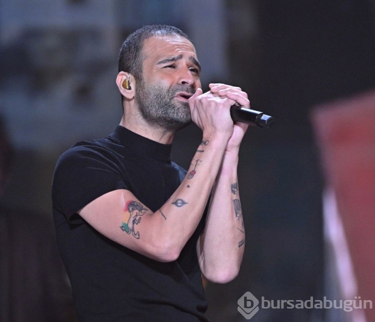 Paris'te depremzedeler için konser verildi

