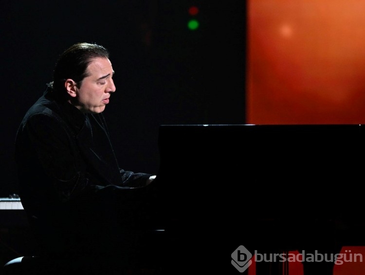 Paris'te depremzedeler için konser verildi
