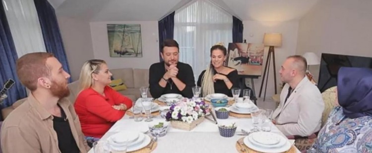 Survivor Aziz meğer Yemekteyiz'e katılmış!