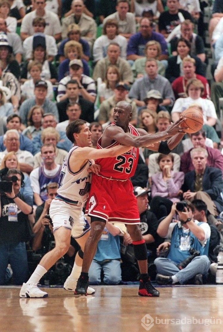 Michael Jordan'ın 1998 yılındaki NBA Finali ayakkabıları satışa çıkarıldı
