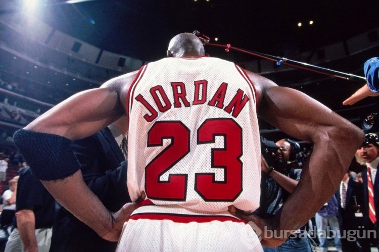 Michael Jordan'ın 1998 yılındaki NBA Finali ayakkabıları satışa çıkarıldı
