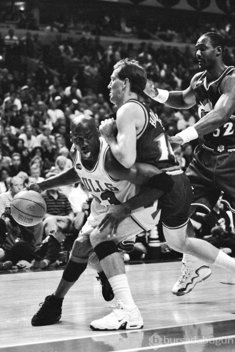 Michael Jordan'ın 1998 yılındaki NBA Finali ayakkabıları satışa çıkarıldı
