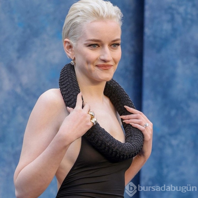 Julia Garner'dan iptal edilen Madonna filmi hakkında ilk kez konuştu
