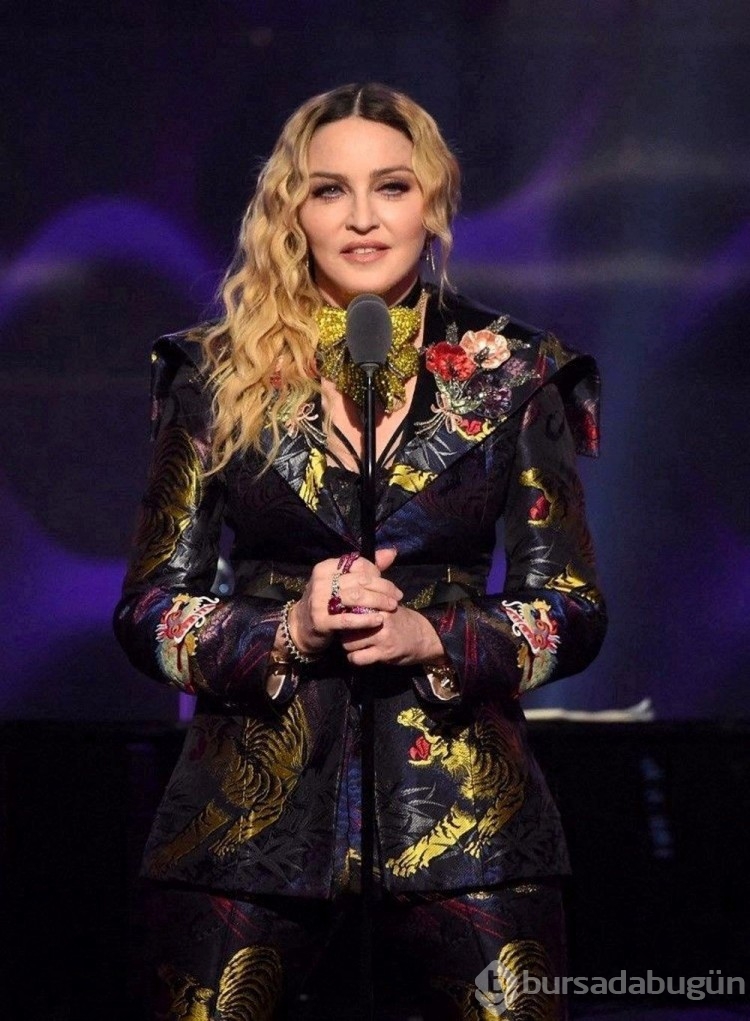 Julia Garner'dan iptal edilen Madonna filmi hakkında ilk kez konuştu
