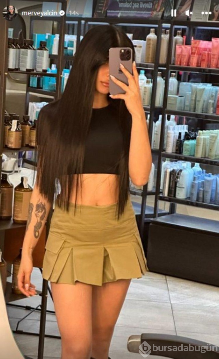 TikTok fenomeni Merve Yalçın minisiyle poz verdi! 
