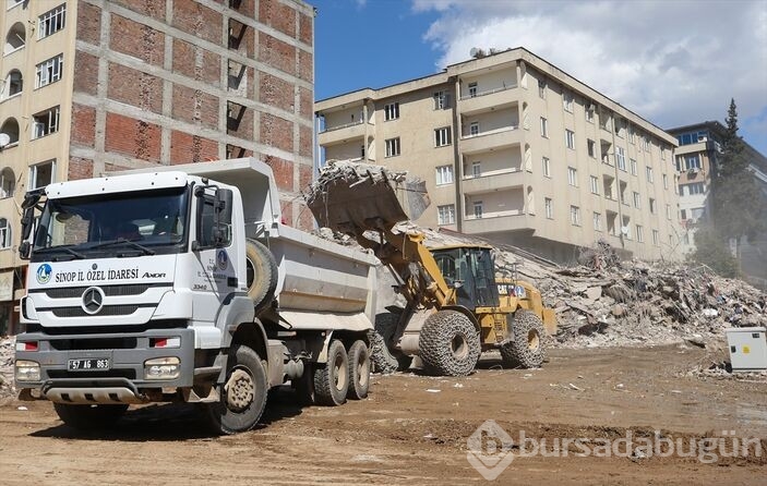 Tam 39 gün önce olan Kahramanmaraş'ta depremin izleri siliniyor