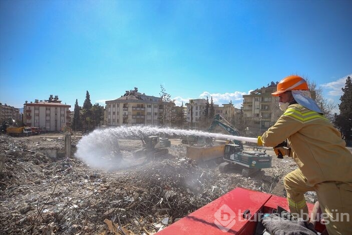 Tam 39 gün önce olan Kahramanmaraş'ta depremin izleri siliniyor