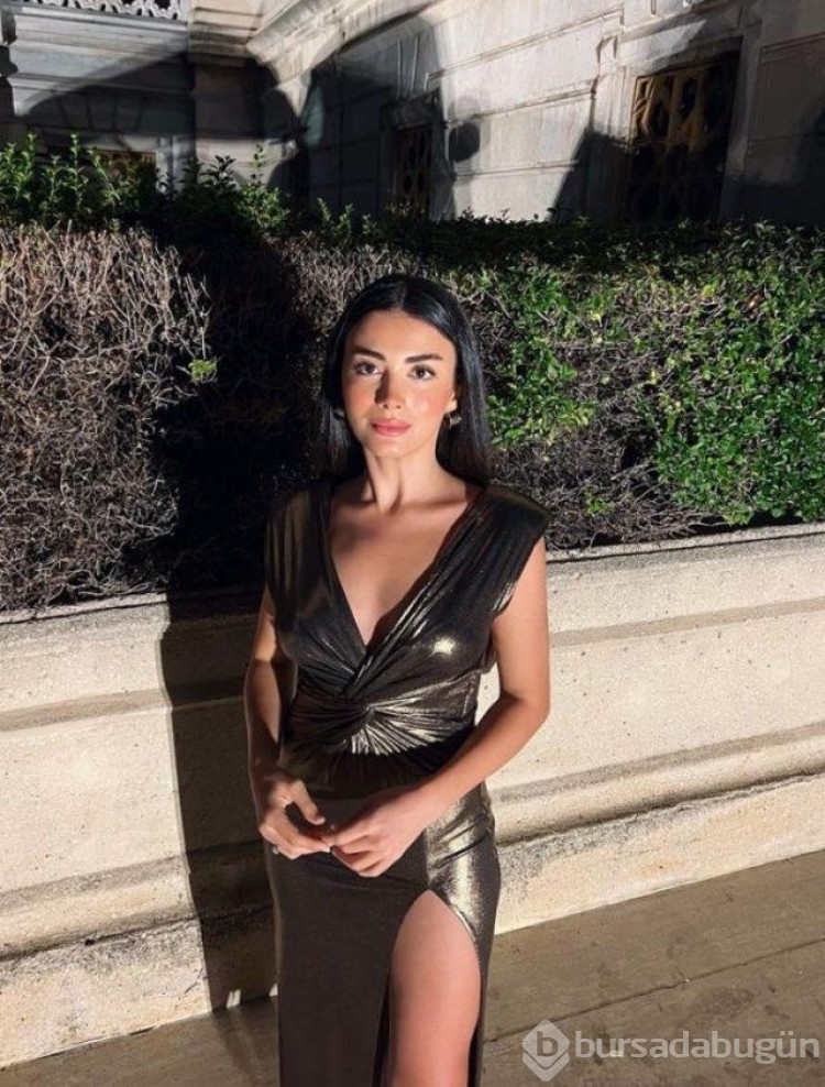 Oyuncu Özge Yağız'ın ablasını görenler bir daha baktı!
