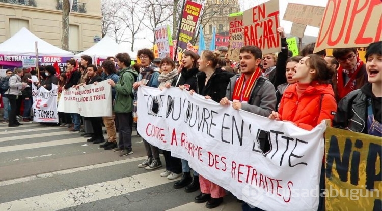 Fransa'da halk emeklilik reformunu bir kez daha protesto etti