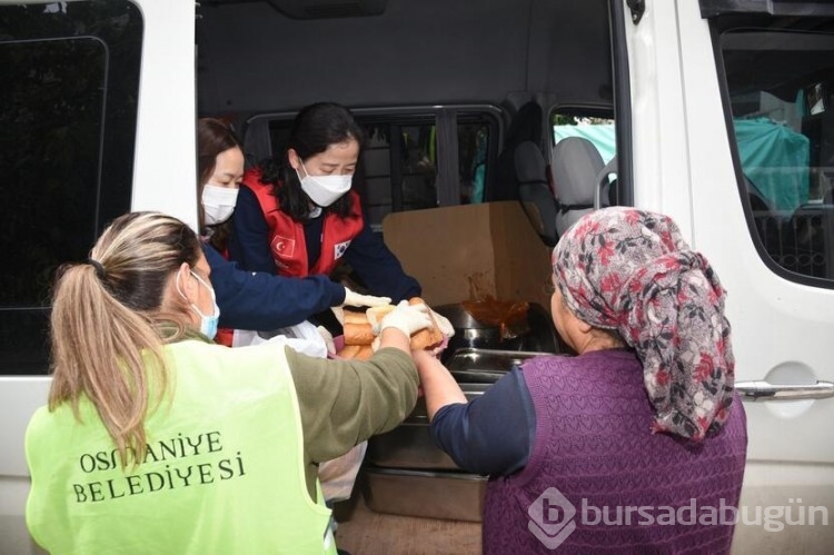 Güney Koreli gönüllüler destek amaçlı deprem bölgesinde