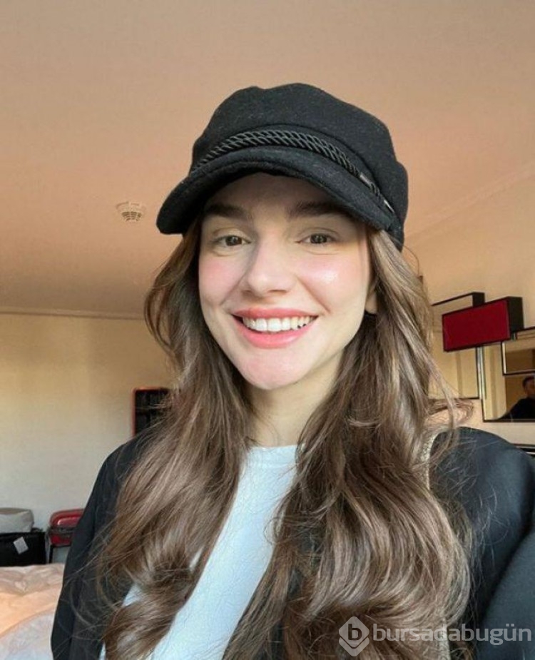 Miss Turkey güzeli Aslı Sümen sevgilisinin boynuna atkı doladı
