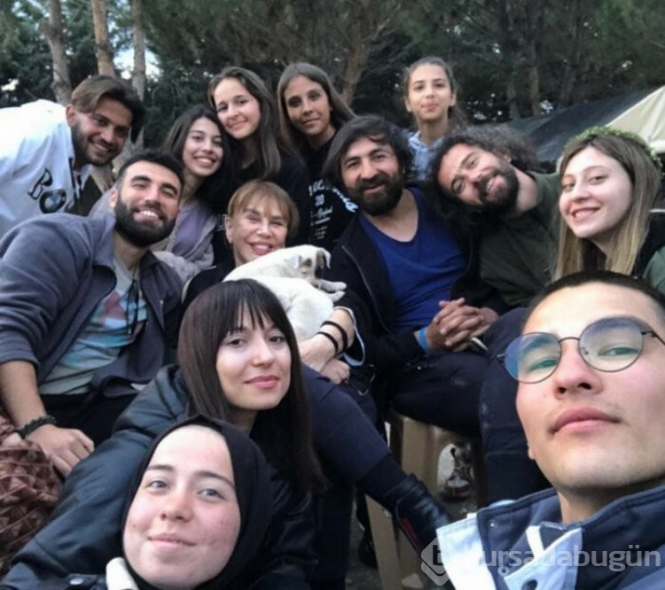 Ünlü sanatçı Sezen Aksu'dan depremzedelere yardım ziyareti
