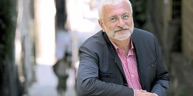 Sanatçı Onur Akın siyasete atılıyor! CHP'ye başvurdu