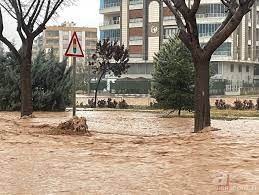 Her yağmurda niye ölüyoruz?