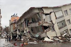 Üçüzlerin enkaz oyunu
