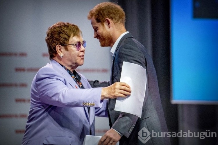  Meghan Markle ve Prens Harry çiftine Elton John'da sırtını döndü.