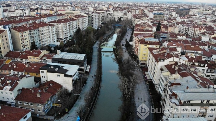 Eskişehir'de Porsuk Çayı'nın rengi kahverengiye döndü
