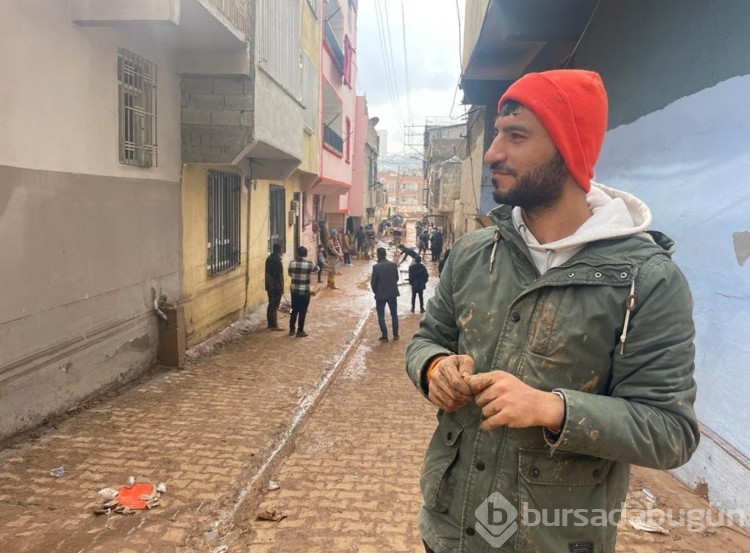 Yüzme antrenörü selde 5 çocuğu kurtardı