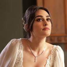 Güzel oyuncu Esra Bilgiç'in yeni projesindeki partneri belli oldu! 