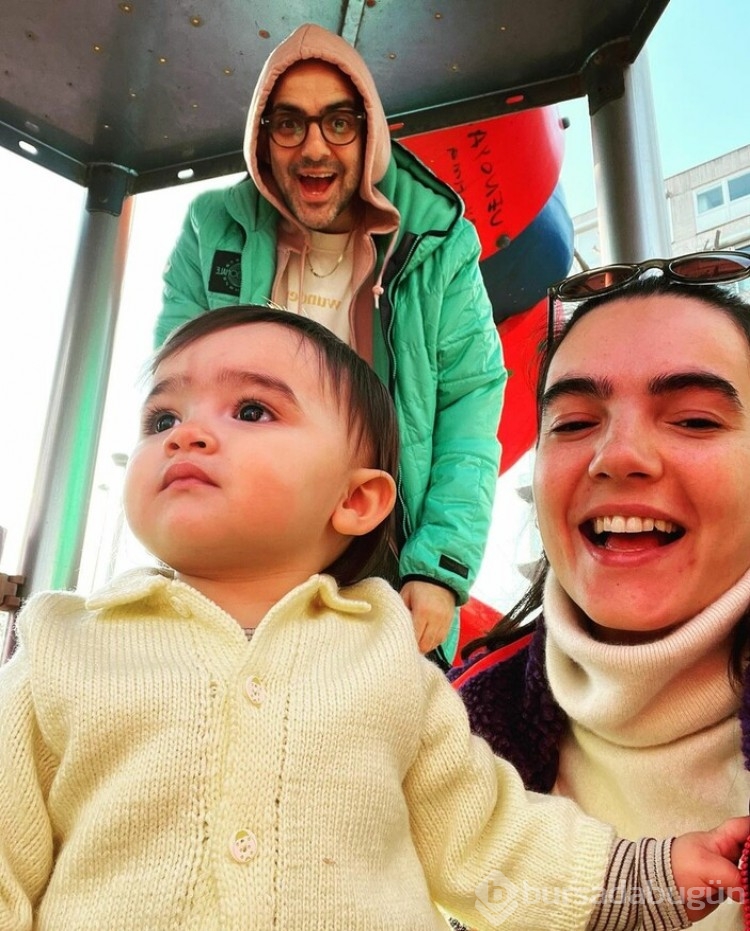 Başarılı oyuncu Bartu Küçükçağlayan kızıyla poz verdi
