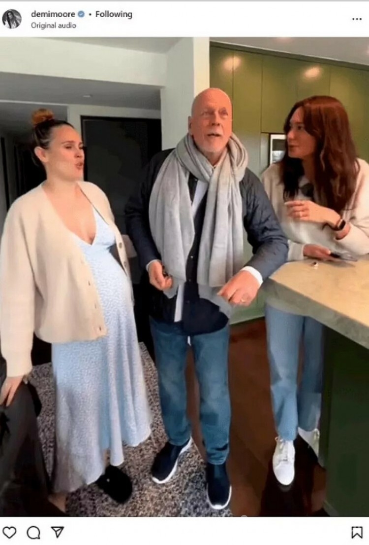  Bruce Willis'e eski eşlerinden doğum günü kutlaması
