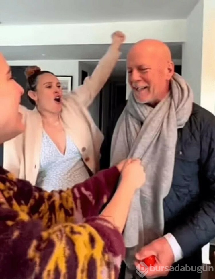  Bruce Willis'e eski eşlerinden doğum günü kutlaması
