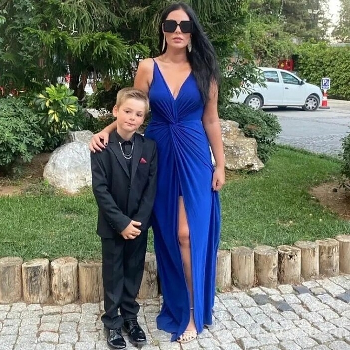 Ferdi Tayfur ile Necla Nazır'ın kızı olan Tuğçe Tayfur kapandı
