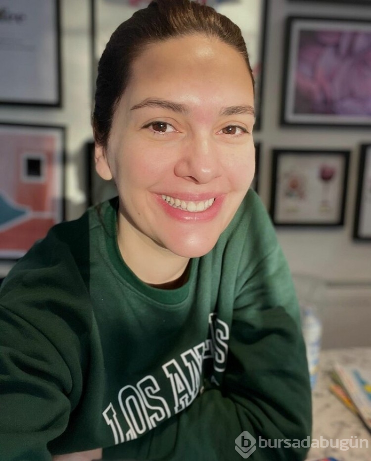 Güzel oyuncu Bergüzar Korel, Londra'da helva kavurdu