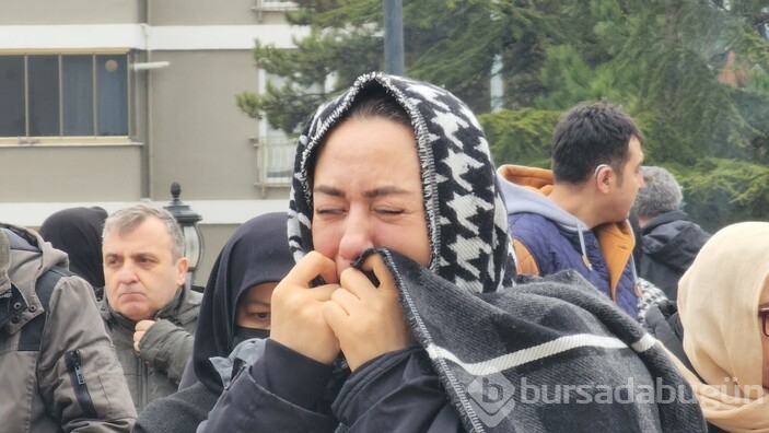 Ezgi Sertel babasını son yolculuğuna uğurladı
